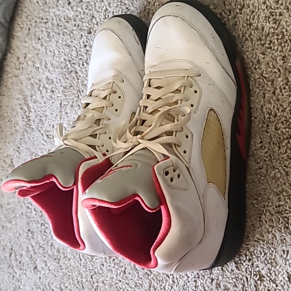 Air Jordan Retro 5 "Fire Red" - Picture 2 of 2